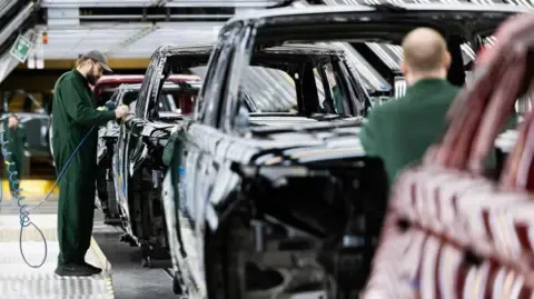 JLR Supply Chain Staff Reportedly Instructed to Apply for Universal Credit, Labor Group States