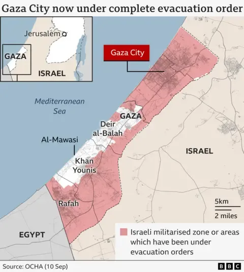 Numerous Gaza Residents Evacuate as Israeli Troops Move Deeper into Urban Areas