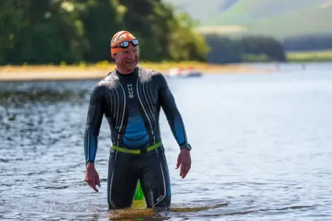 Each Seven Days, He Goes Back to the Waters Where His Wife Died
