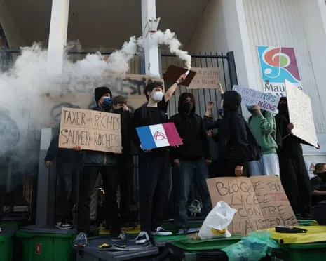 New France's PM Under Intense Scrutiny as Countrywide Protests Paralyze Schools and Transportation
